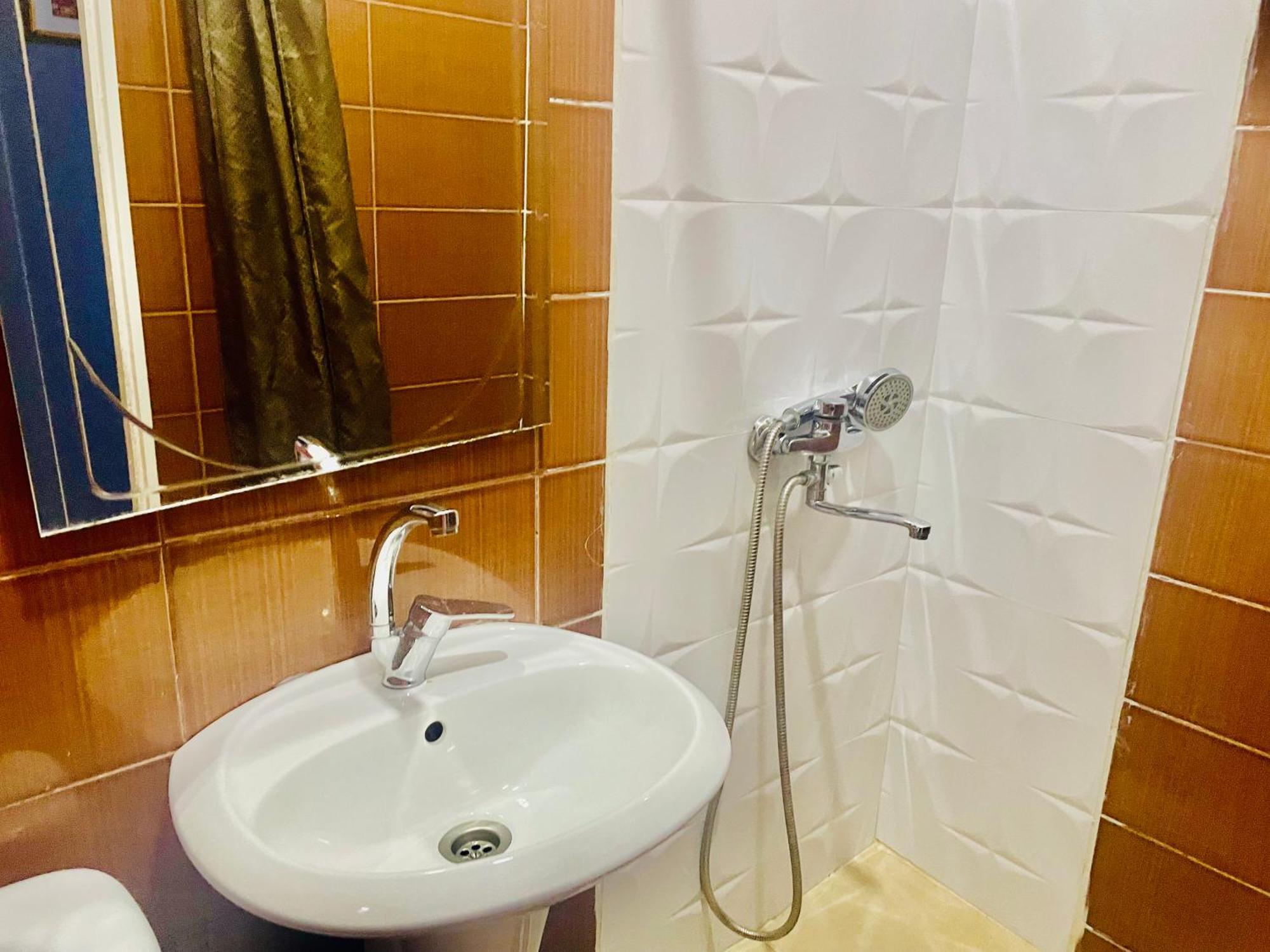 Hotel Klarastan Bon Voyage Тбилиси Экстерьер фото