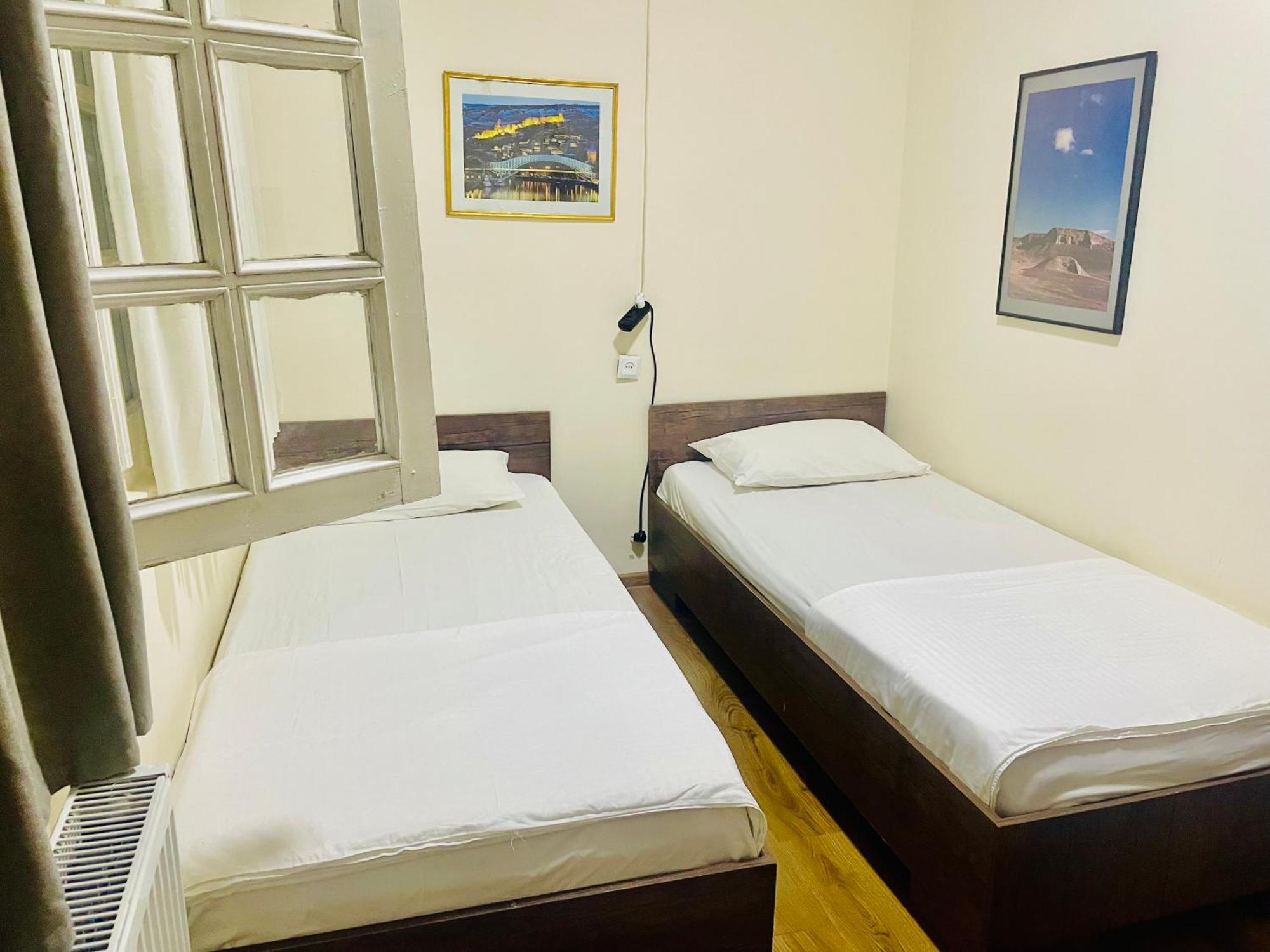 Hotel Klarastan Bon Voyage Тбилиси Экстерьер фото