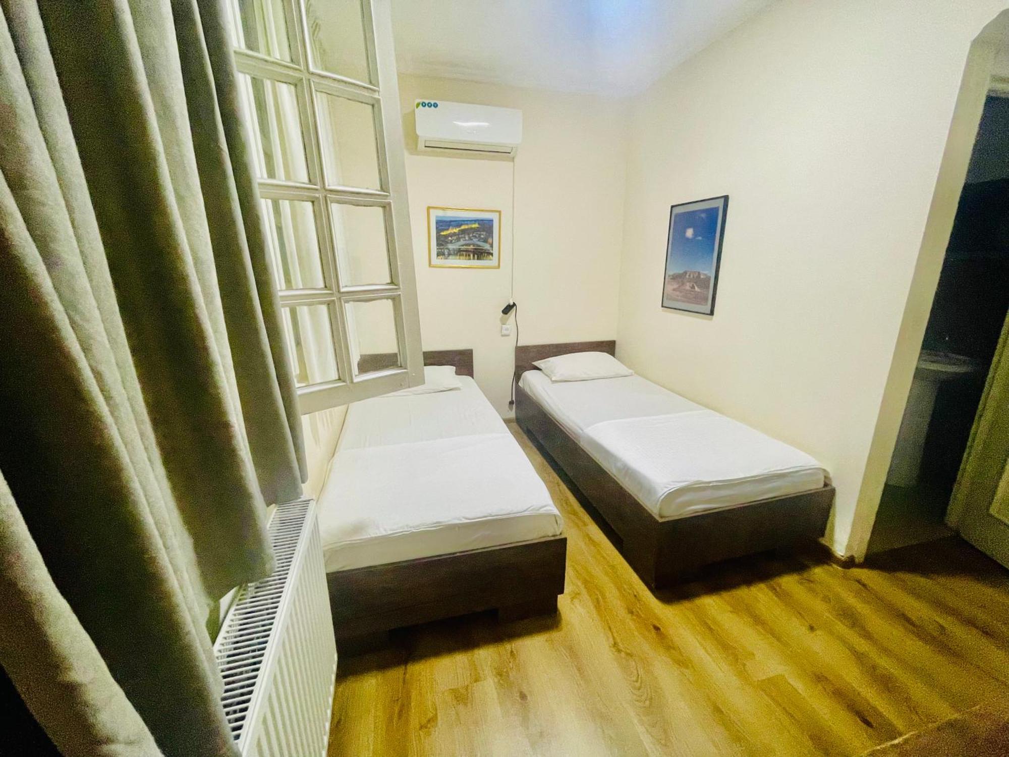 Hotel Klarastan Bon Voyage Тбилиси Экстерьер фото