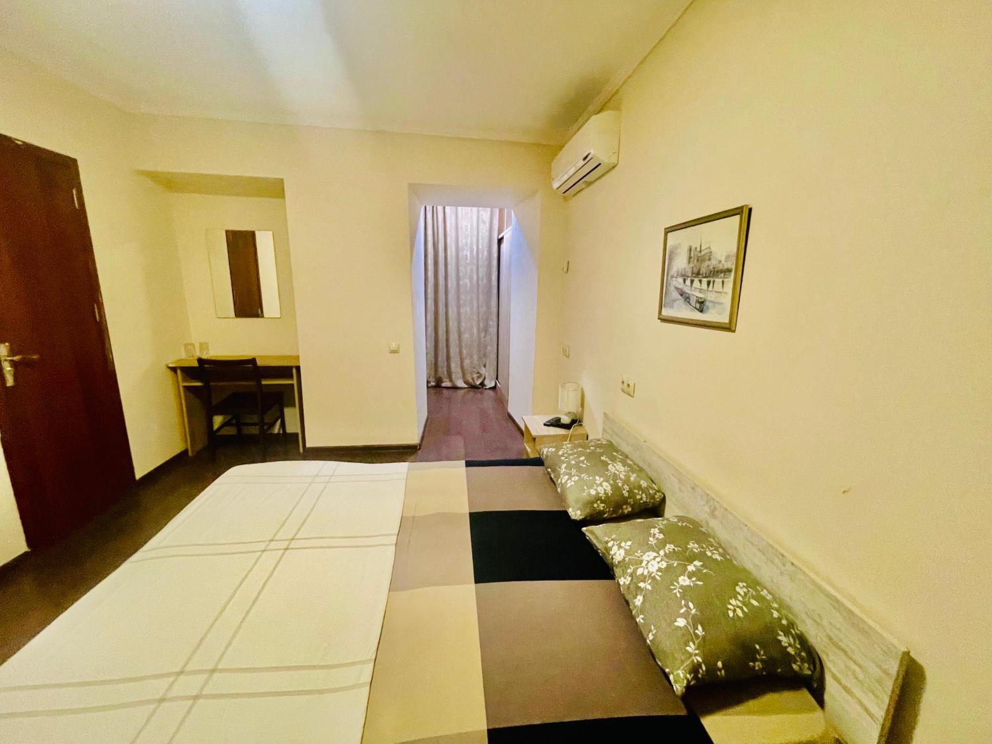 Hotel Klarastan Bon Voyage Тбилиси Экстерьер фото