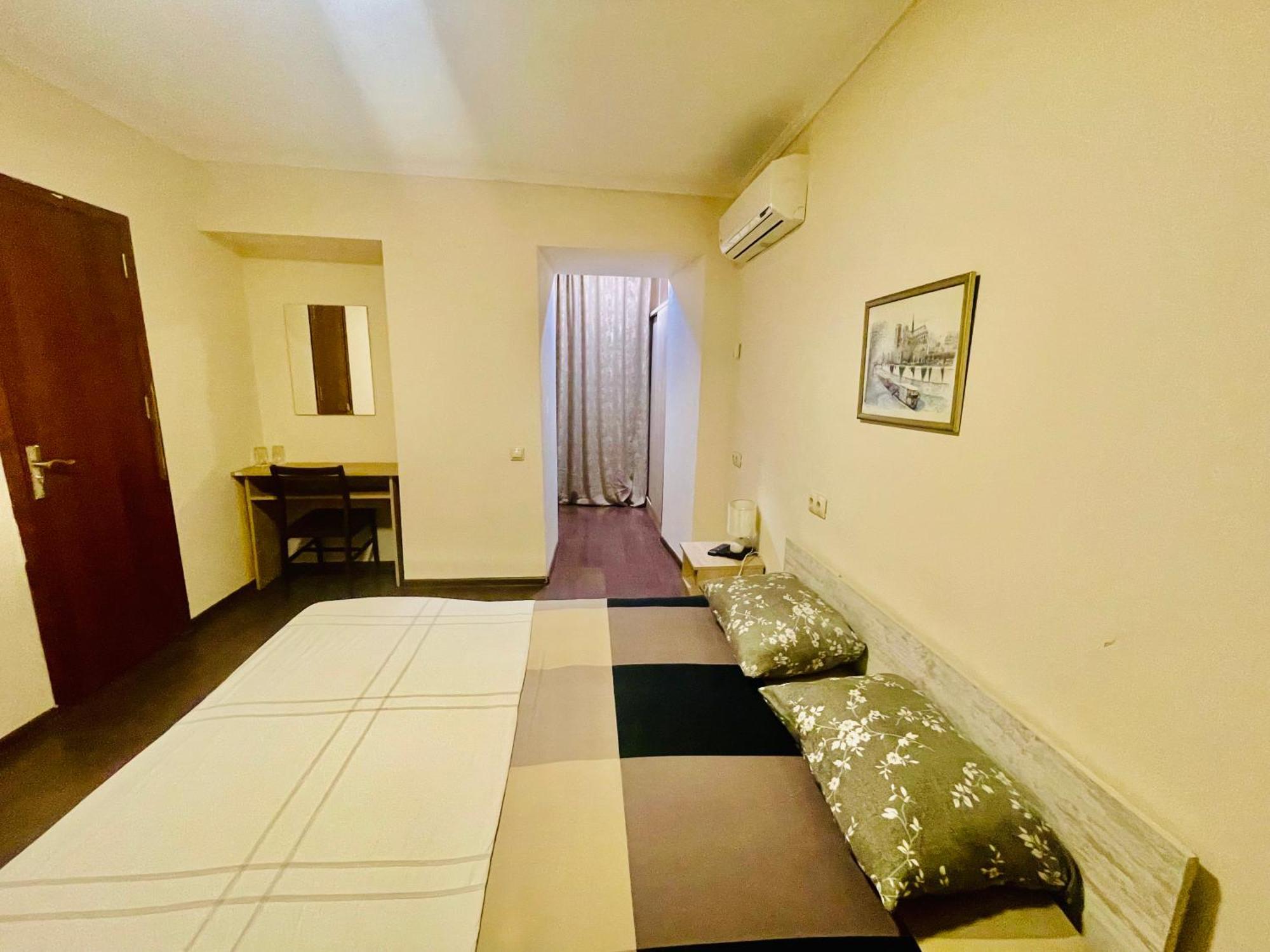 Hotel Klarastan Bon Voyage Тбилиси Экстерьер фото