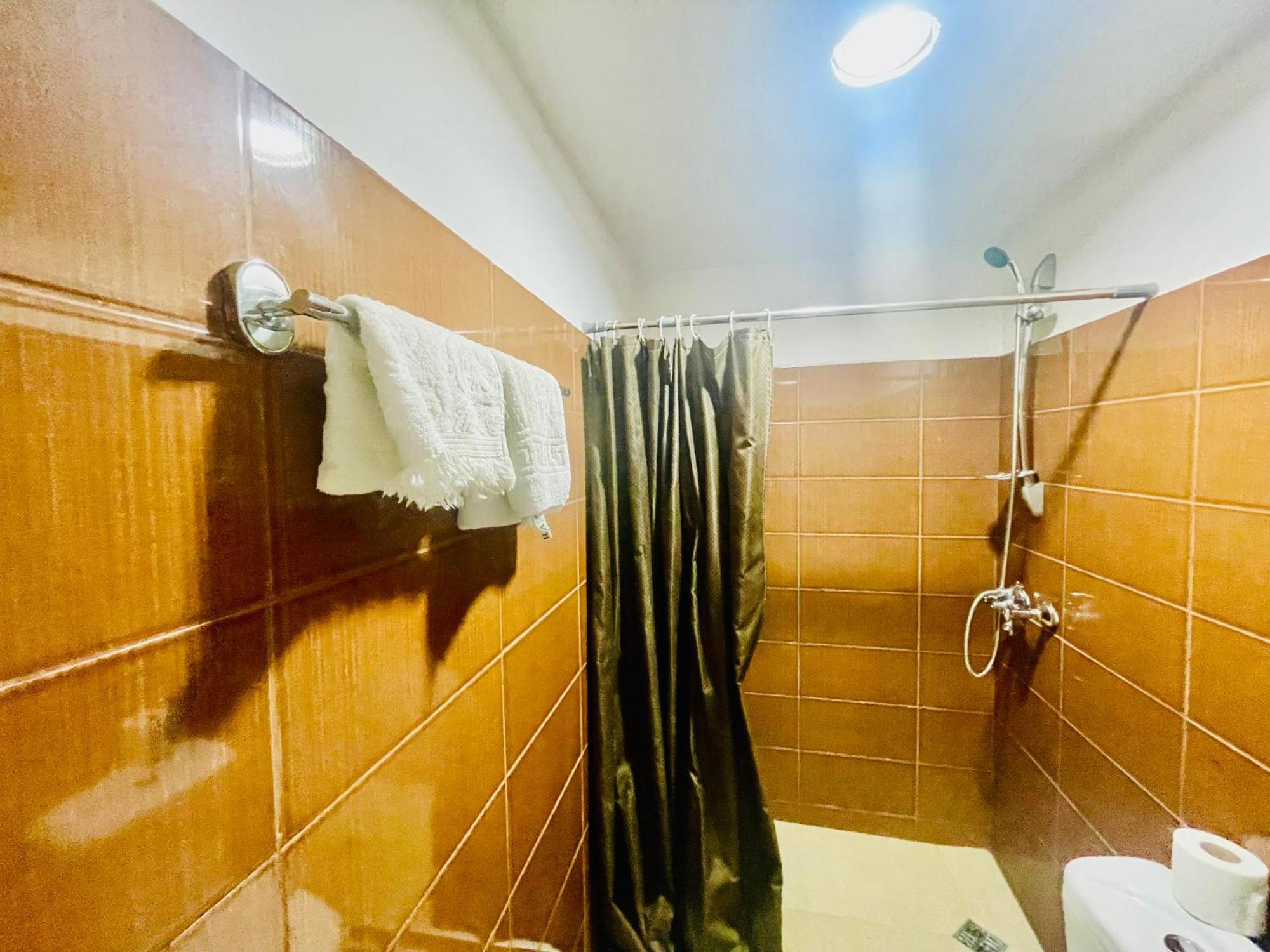Hotel Klarastan Bon Voyage Тбилиси Экстерьер фото