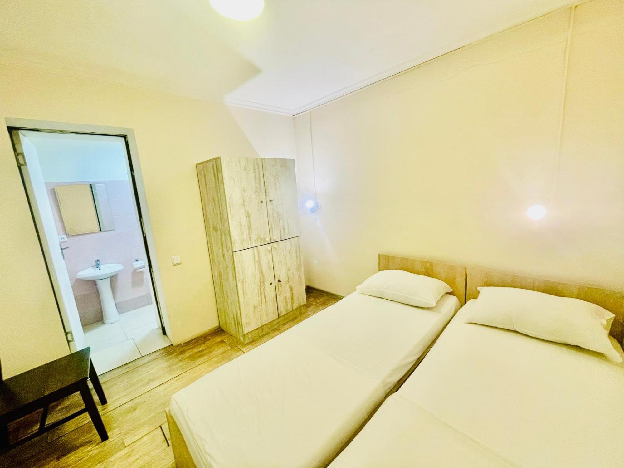 Hotel Klarastan Bon Voyage Тбилиси Экстерьер фото