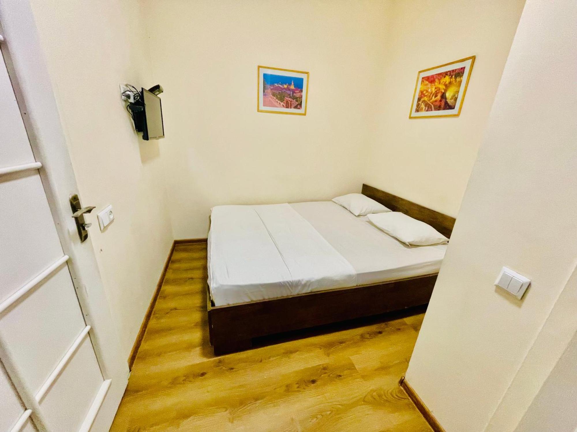 Hotel Klarastan Bon Voyage Тбилиси Экстерьер фото