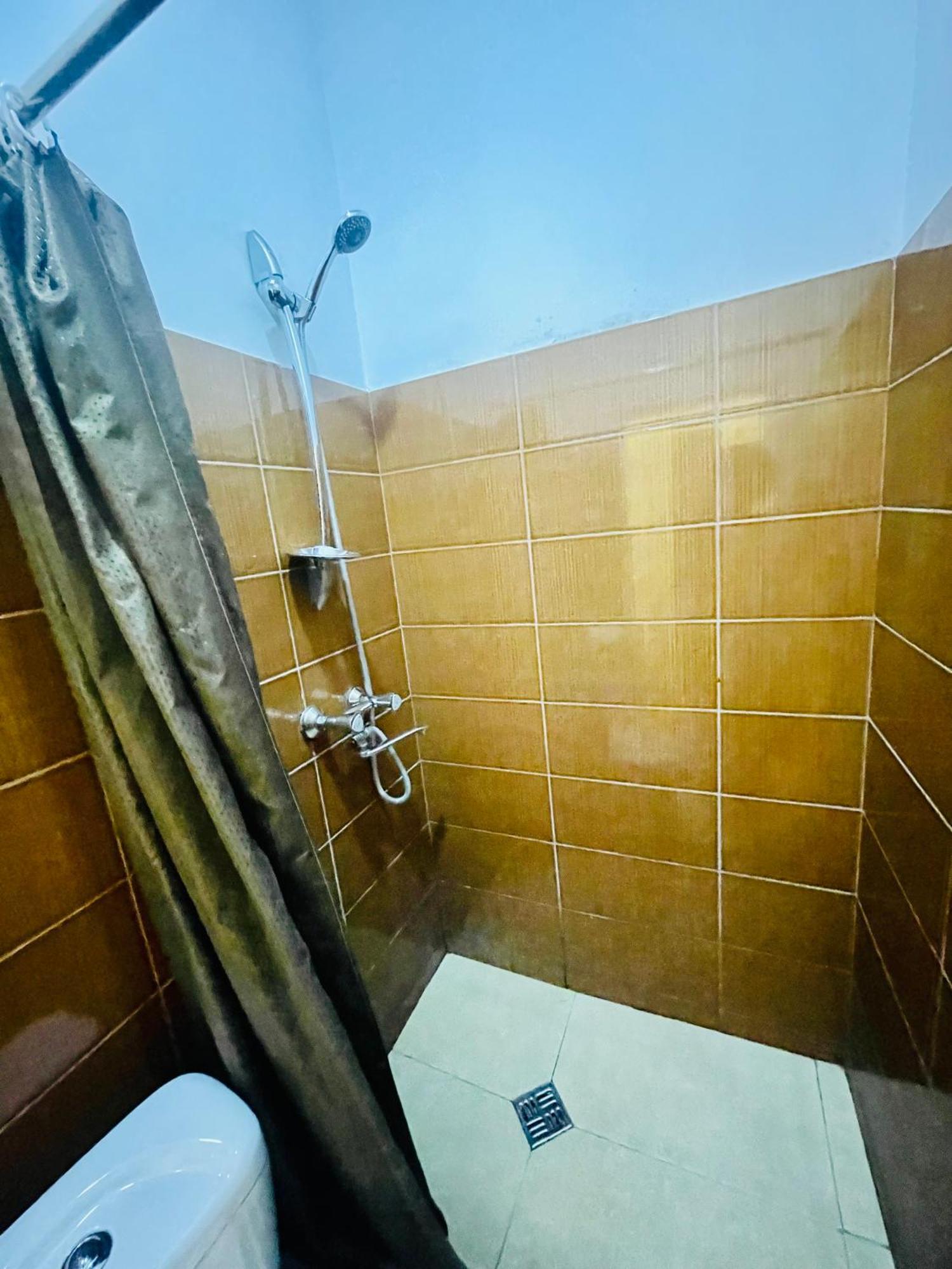 Hotel Klarastan Bon Voyage Тбилиси Экстерьер фото