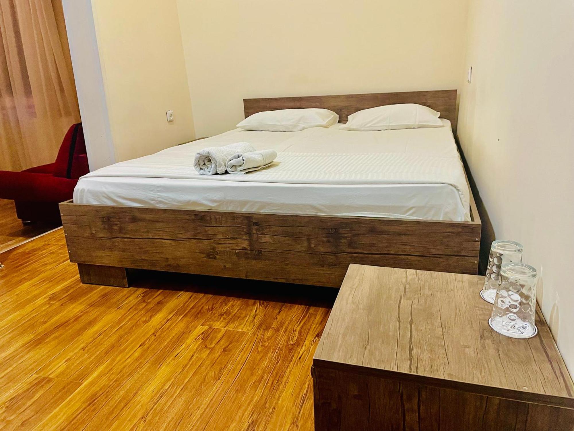 Hotel Klarastan Bon Voyage Тбилиси Экстерьер фото
