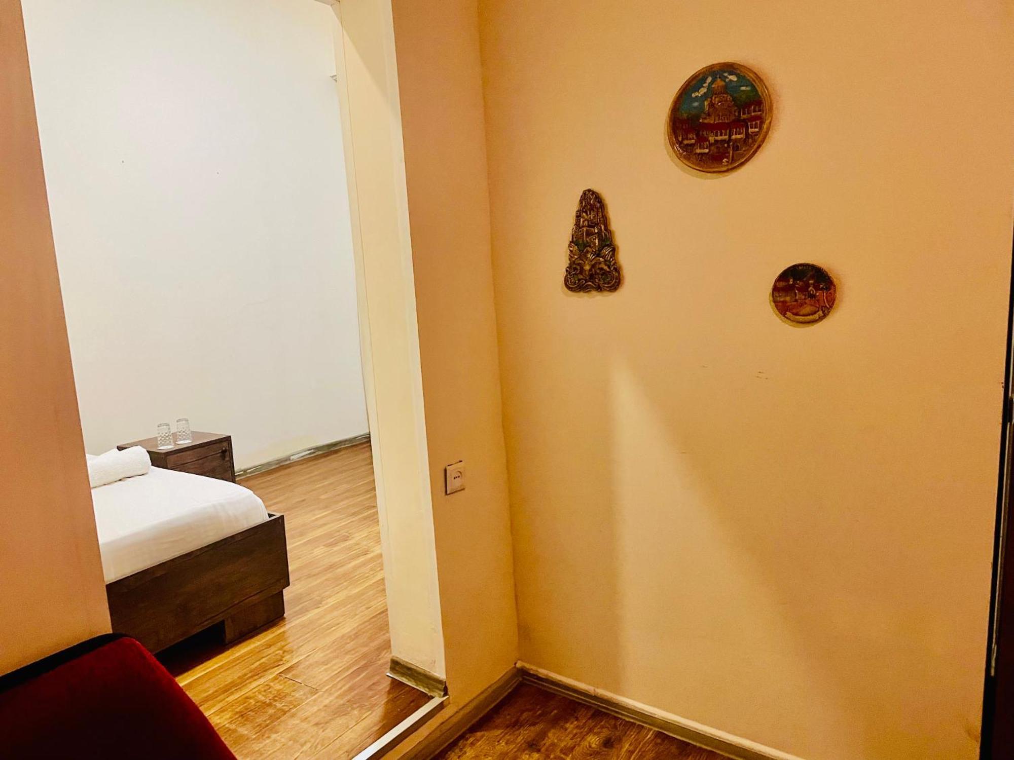 Hotel Klarastan Bon Voyage Тбилиси Экстерьер фото