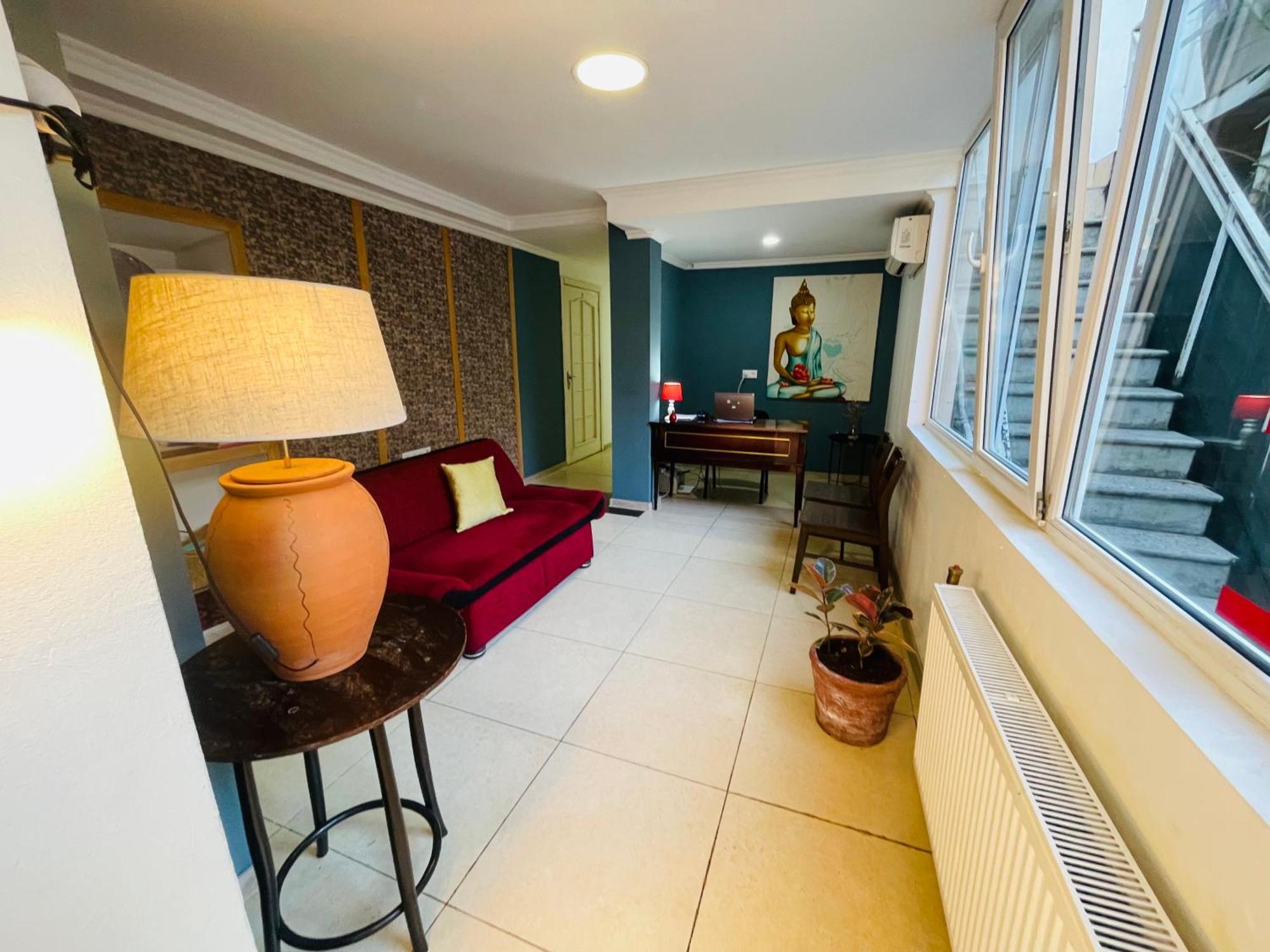 Hotel Klarastan Bon Voyage Тбилиси Экстерьер фото